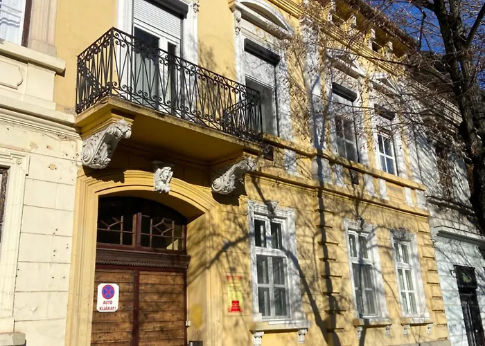 Petoefi House